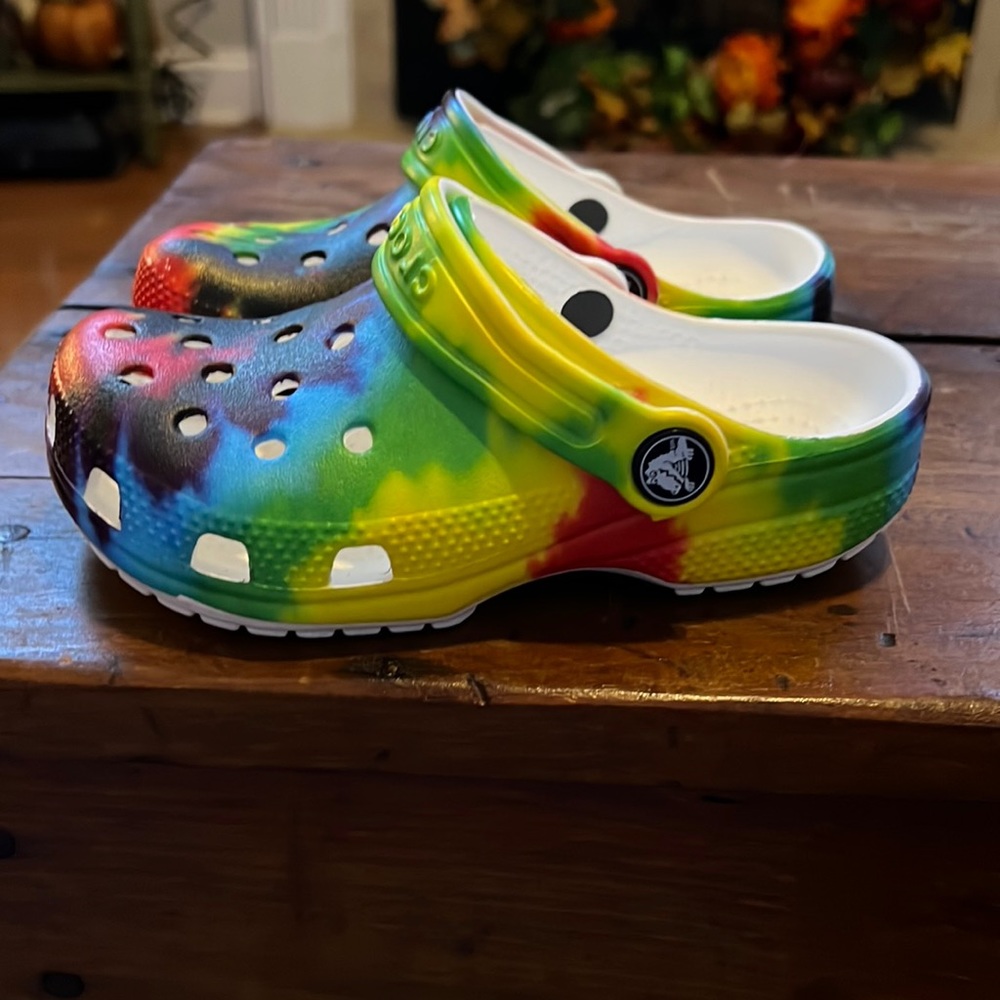 CROCS Rainbow color size 11